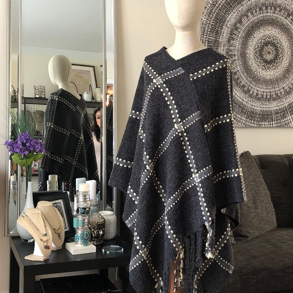 Poncho - Picture 2 of 2